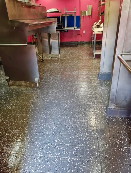 More Photos Of 2423 Commercial Ave, San Antonio Fast Food For Lease