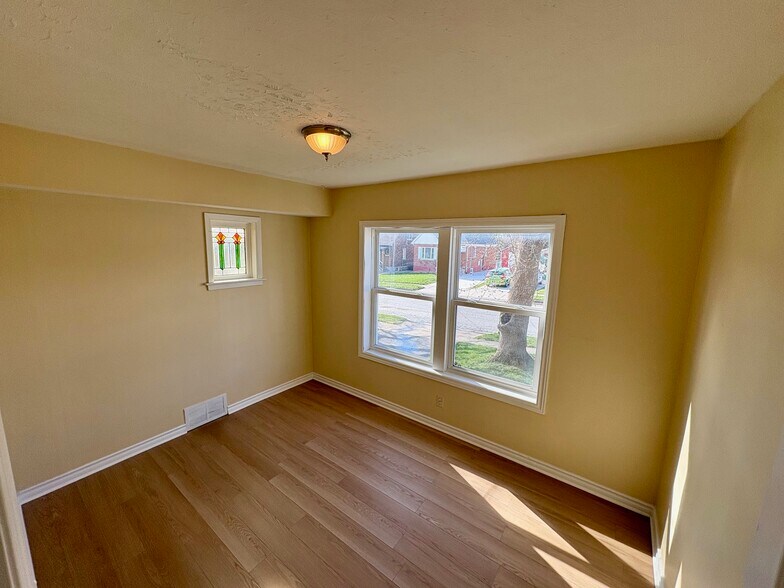 More Photos Of 5371 Huron St, Niagara Falls Apartments For Sale