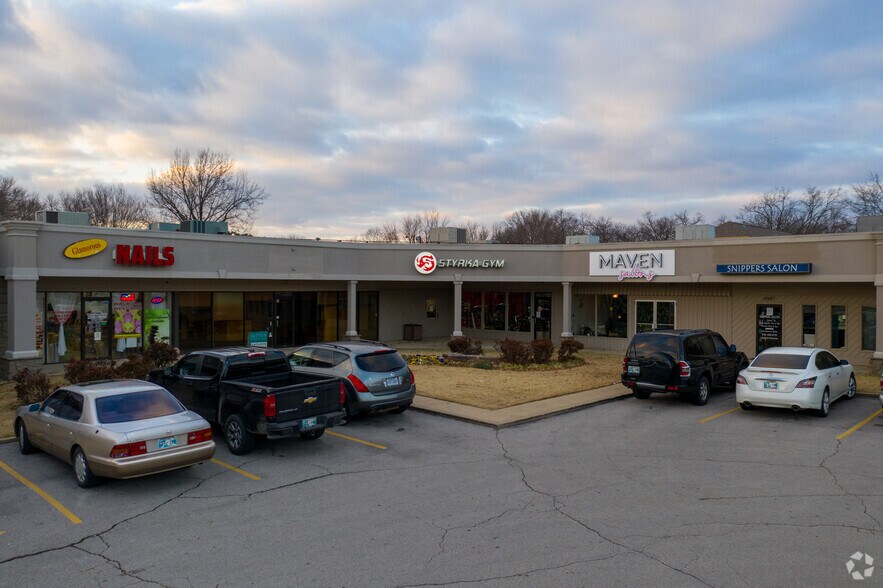 More Photos Of 6915-6971 E 71st St, Tulsa General Retail For Lease
