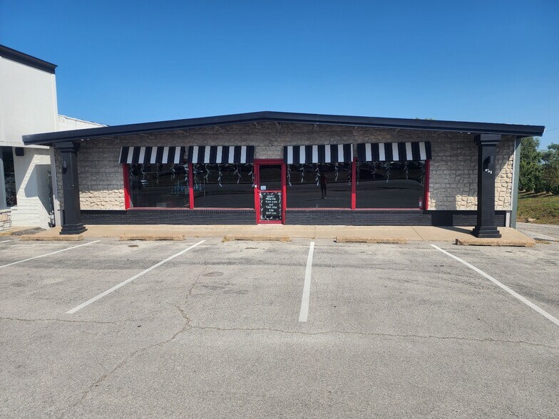 Primary Photo Of 821 SW Us-40 Hwy, Blue Springs Freestanding For Lease