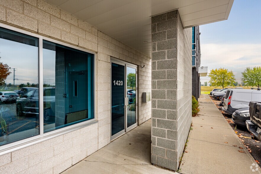 More Photos Of 1400-1460 Boul De L'innovation, Bromont Industrial For Lease