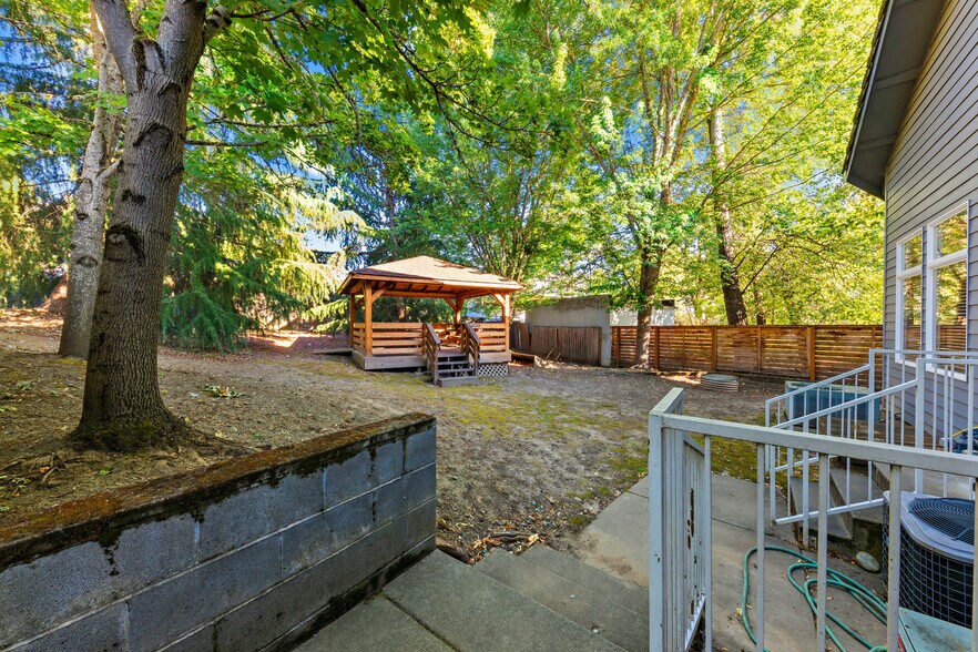 More Photos Of 873 NE 7th St, Grants Pass Medical For Lease