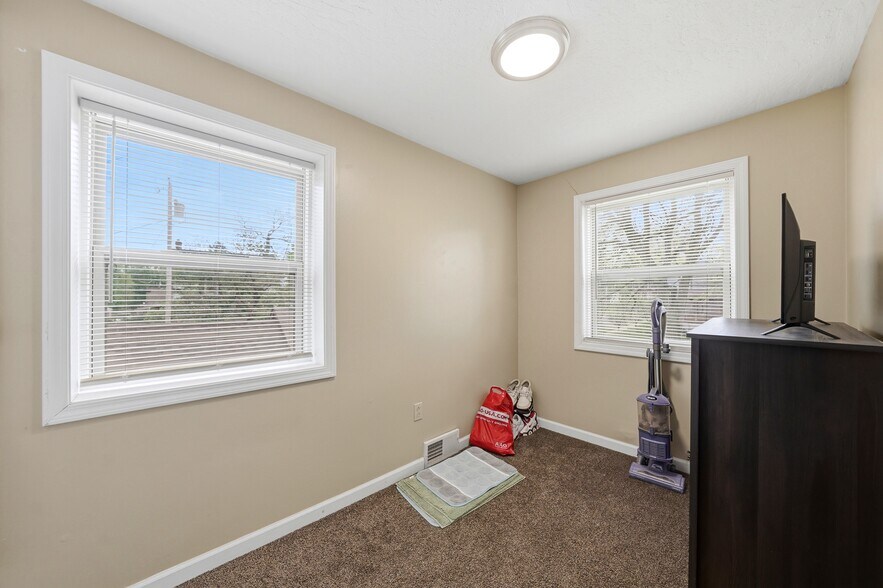 More Photos Of 55 Washington St, Lockport Apartments For Sale