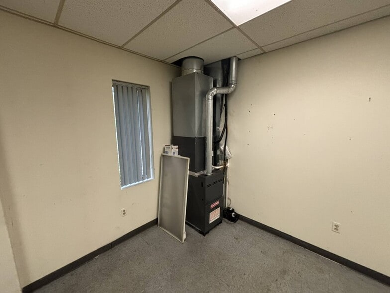 More Photos Of 2081 Division St, Palmyra Manufacturing For Lease