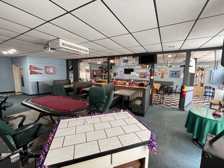 More Photos Of 893 Main St SW, Gainesville Bar For Lease