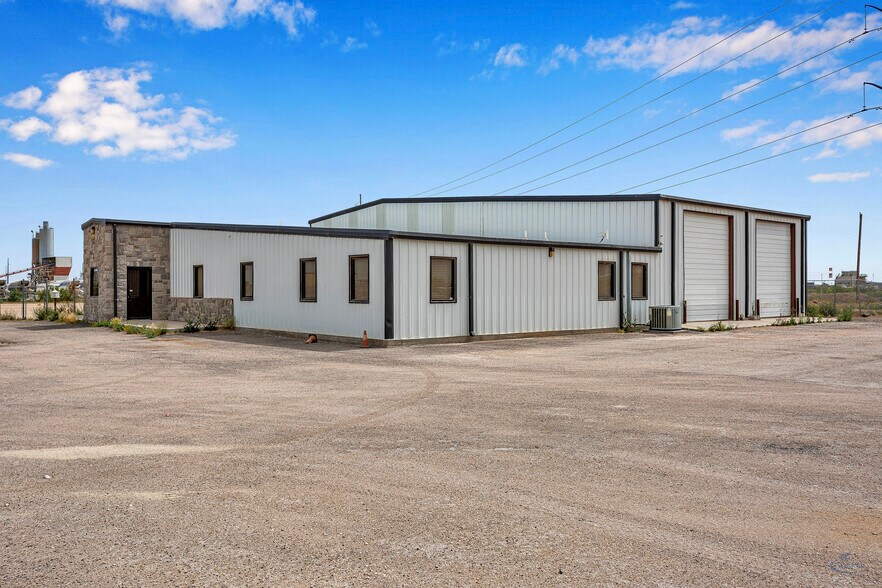 More Photos Of 1010 S Meadow Ave, Odessa Warehouse For Sale