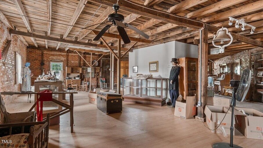 More Photos Of 306 W Main St, South Hill Flex For Lease