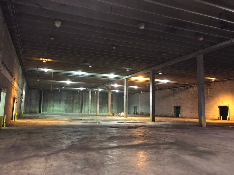 More Photos Of 505 W 2nd St, Tulsa Distribution For Lease