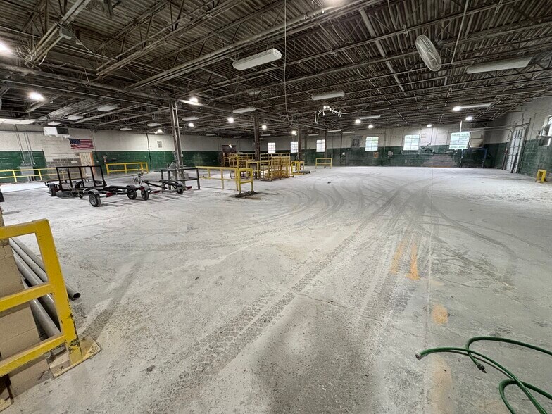 More Photos Of 104 Lee St, Lodi Manufacturing For Lease