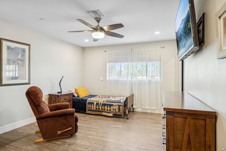 More Photos Of 5926 E Wilshire Dr, Scottsdale Assisted Living For Sale