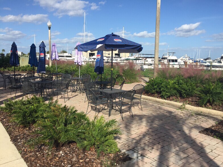 More Photos Of 350 E Seminole Blvd, Sanford Freestanding For Sale