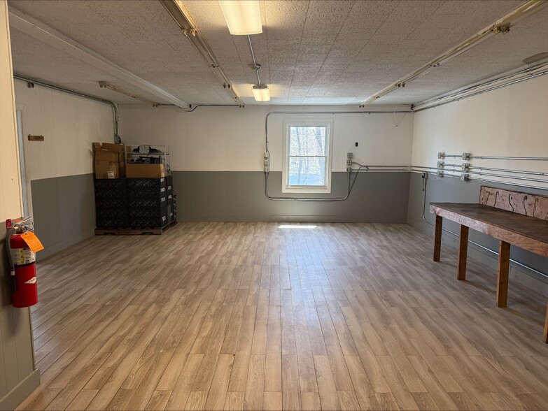 More Photos Of 271 Litchfield Rd, Harwinton Manufacturing For Sale