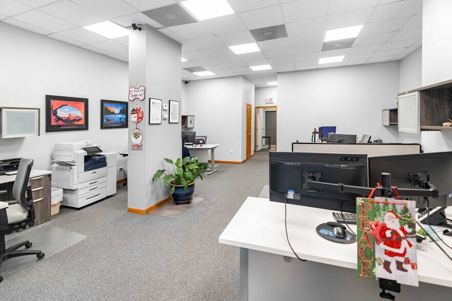 More Photos Of 1627 N Western Ave, Chicago Storefront For Lease