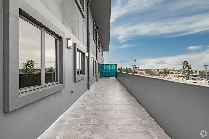 More Photos Of 930 S Robertson Blvd, Los Angeles Apartments For Lease