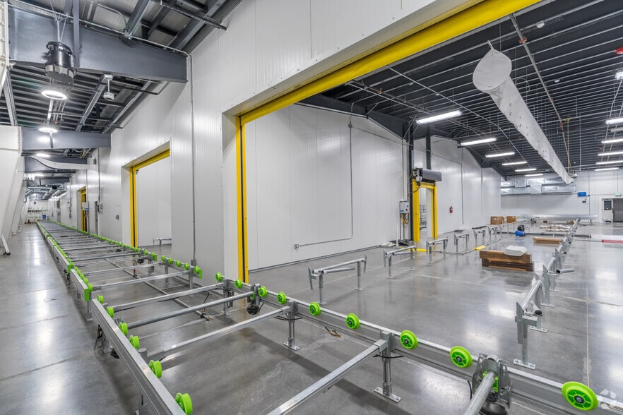 More Photos Of 7897 Randolph Rd NE, Moses Lake Manufacturing For Lease