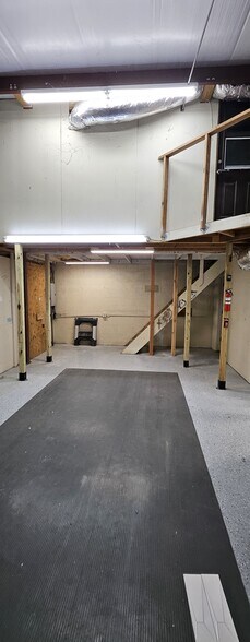 More Photos Of 1133 Industrial Blvd, Naples Manufacturing For Lease