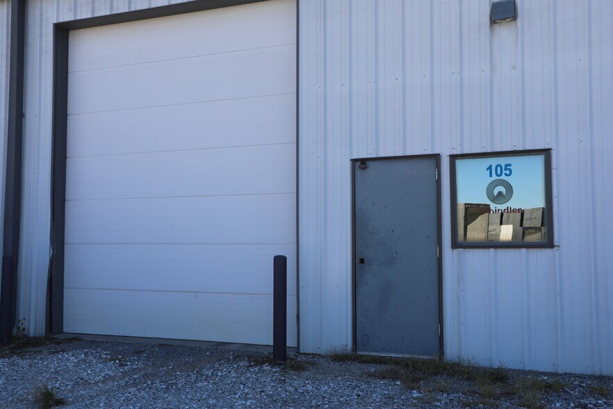 More Photos Of 8450 E Trade Center Dr, Columbia Showroom For Lease