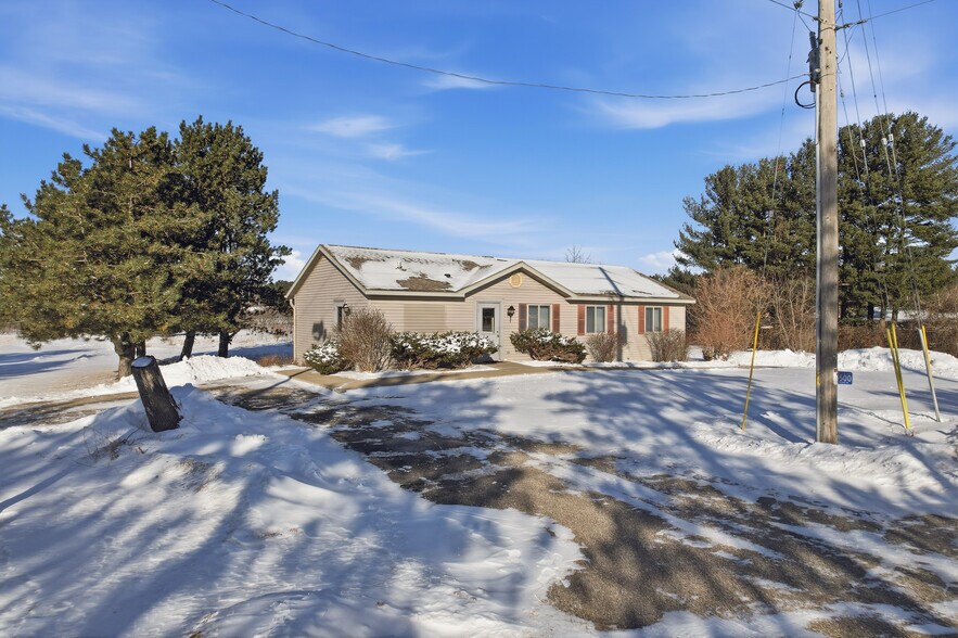 More Photos Of 5500 Prairie Dr, Plover Flex For Sale