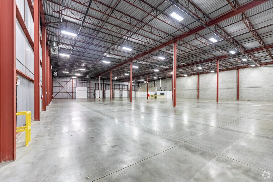 More Photos Of 8705 Torbram Rd, Brampton Warehouse For Lease