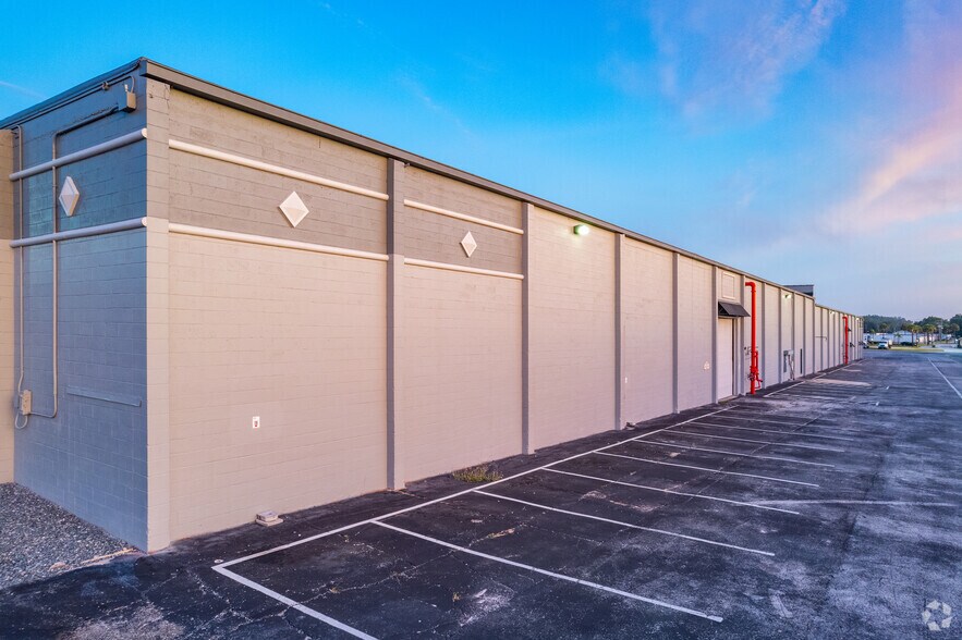 More Photos Of 15311 Citrus Country Dr, Dade City Distribution For Lease