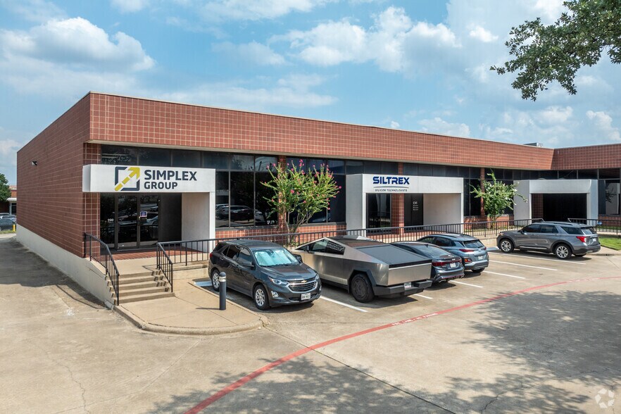 More Photos Of 990 N Bowser Rd, Richardson Light Distribution For Lease