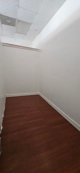 More Photos Of 605 Bradford Ave, Kemah General Retail For Lease