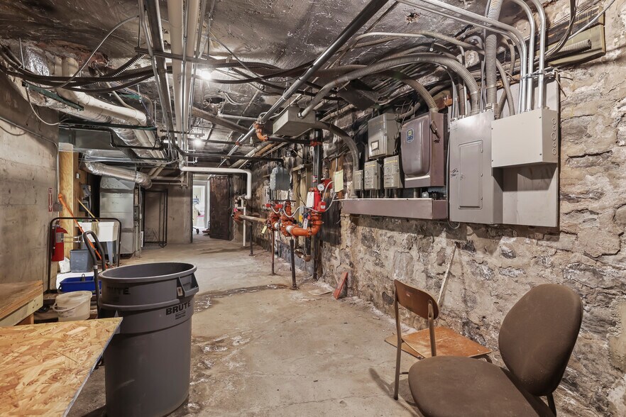 More Photos Of 1631 Main St, Niagara Falls Industrial For Sale