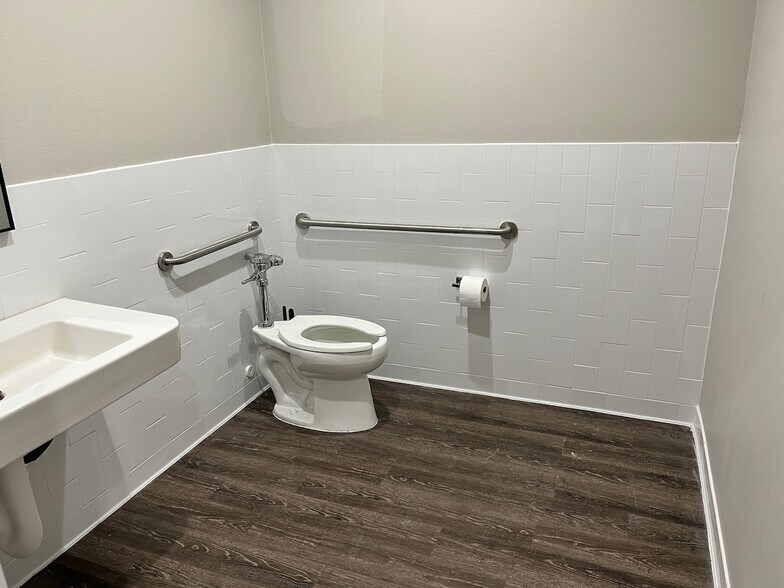 More Photos Of 1922 Choate Pky, Celina Warehouse For Lease