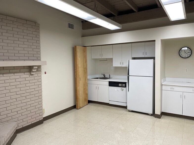 More Photos Of 3307 Clifton Ave, Cincinnati Office For Lease