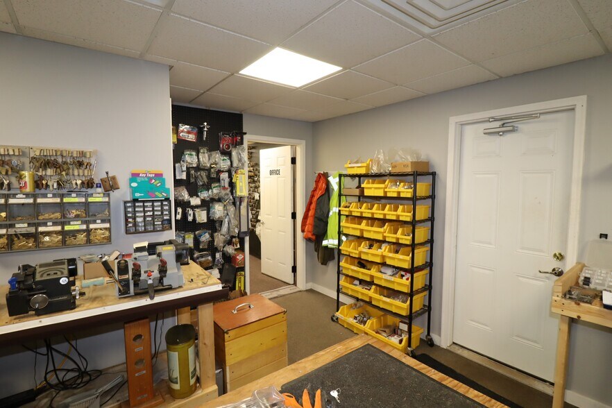 More Photos Of 522 Sanborn Ave, Ashland Storefront Retail Residential For Sale