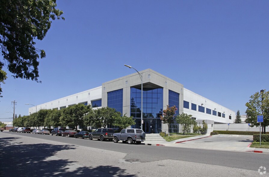 More Photos Of 650 Lenfest Rd, San Jose Warehouse For Lease