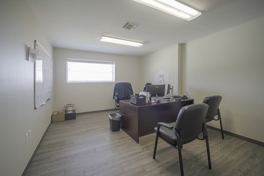 More Photos Of 808 Bob White Rd, Victoria Warehouse For Sale