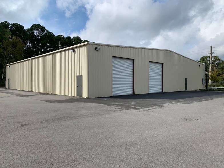 More Photos Of 14353 N Main St, Jacksonville Warehouse For Lease