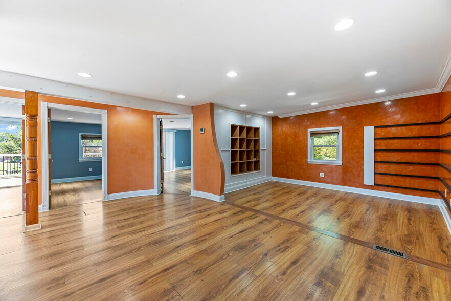 More Photos Of 5 John St, Old Bridge Marina For Sale