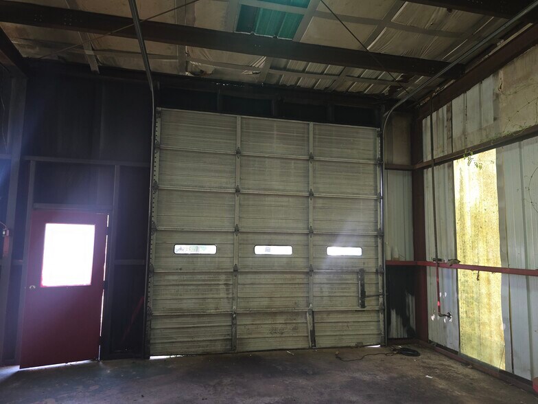 More Photos Of 200 SE Van Buren St, Idabel Auto Repair For Sale