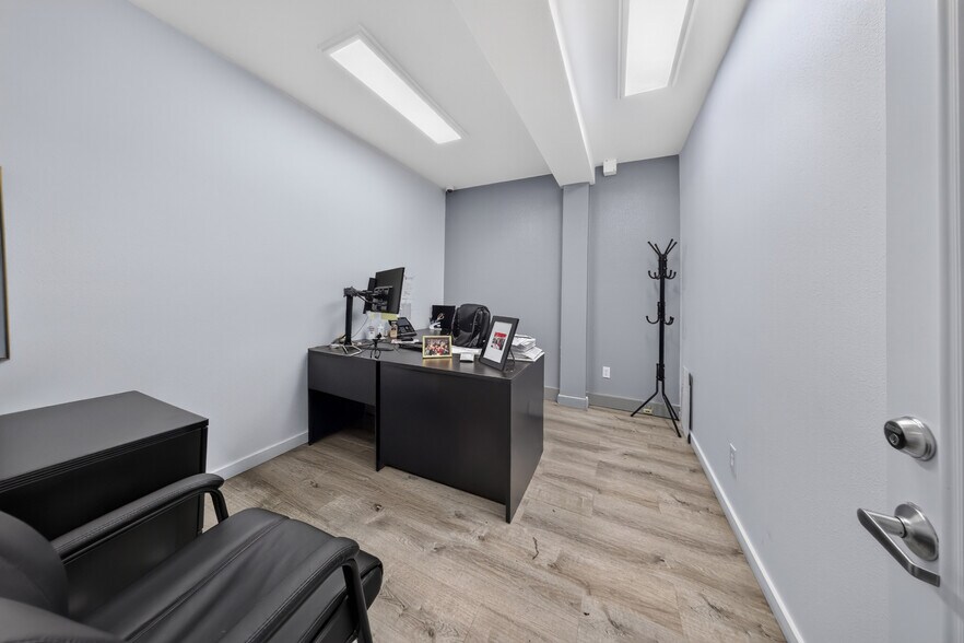 More Photos Of 20847 Sherman Way, Canoga Park Office For Sale
