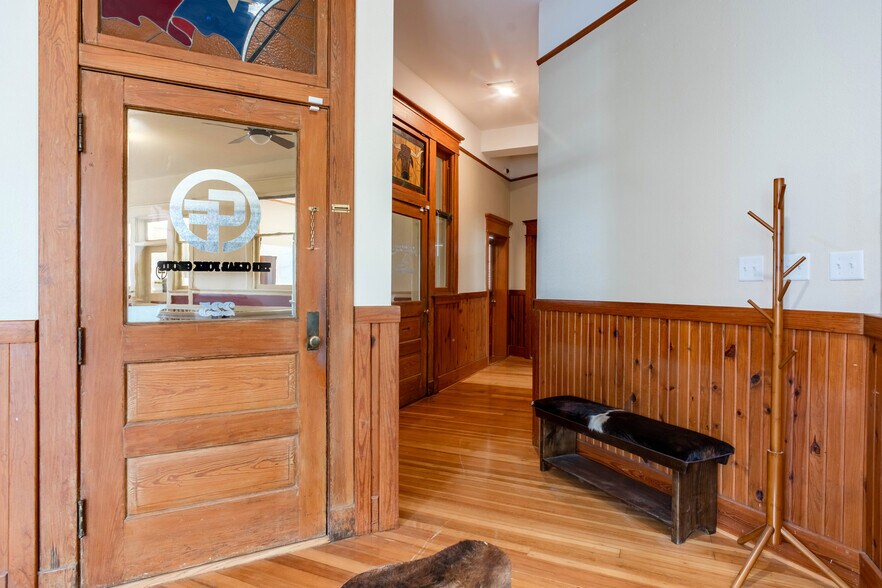 More Photos Of 131 E Exchange Ave, Fort Worth Office Residential For Lease