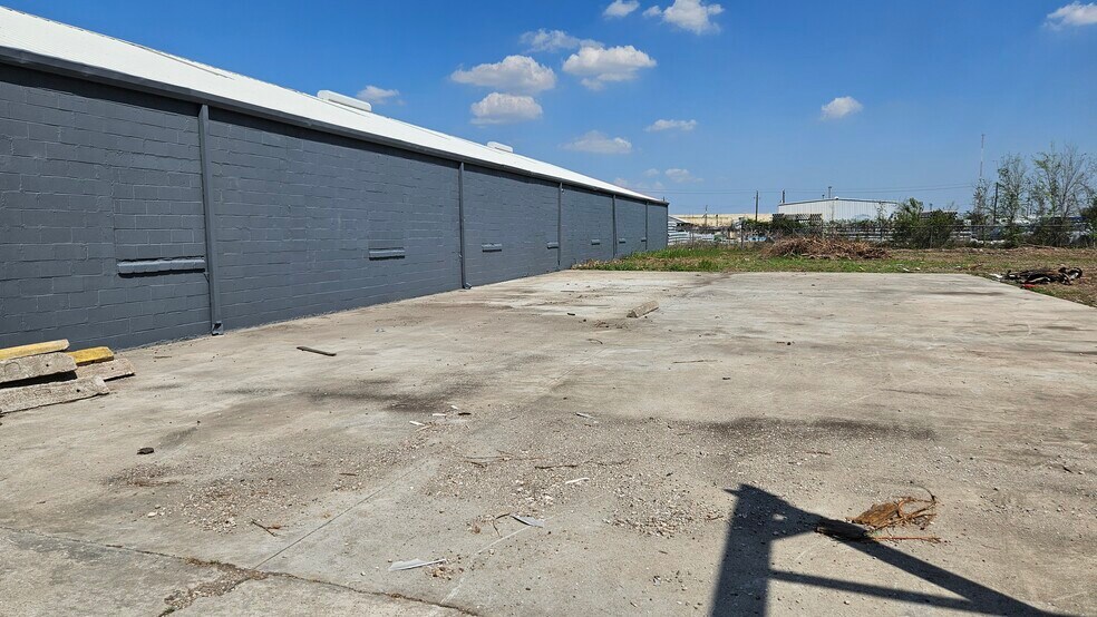More Photos Of 4200 Blaffer St, Houston Unknown For Lease