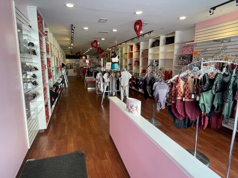 More Photos Of 938 Wayne Ave, Silver Spring Freestanding For Lease