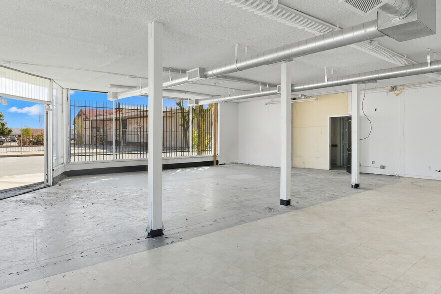 More Photos Of 38463 9th St E, Palmdale Storefront For Lease