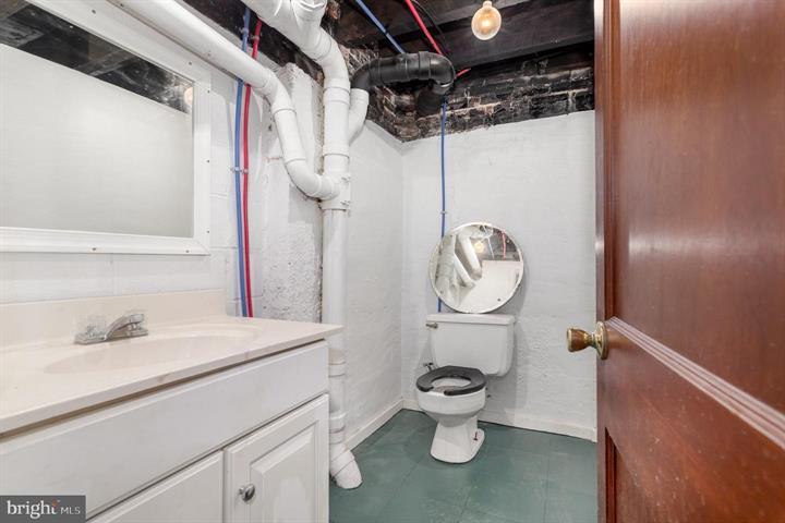 More Photos Of 1880 W Market St, York Storefront Retail Office For Sale