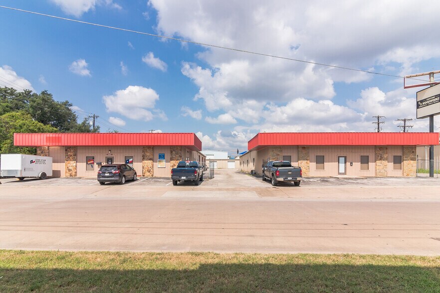 Primary Photo Of 2602 Commerce St, Marble Falls Light Distribution For Lease