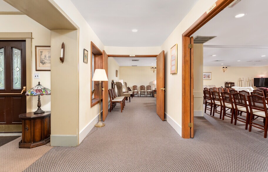 More Photos Of 94 E Montauk Hwy, Hampton Bays General Retail For Sale