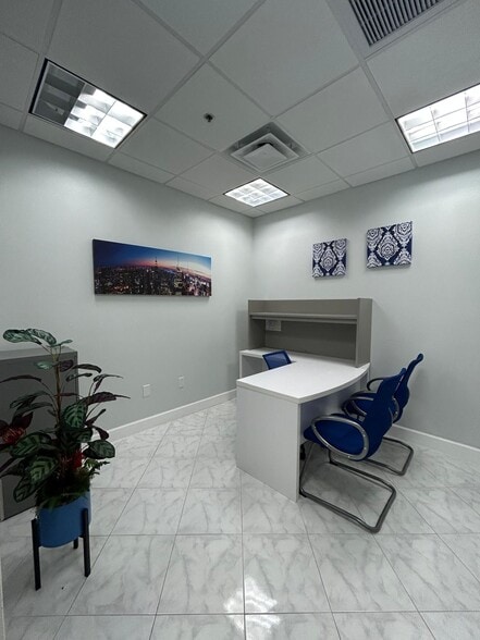 More Photos Of 13538 Village Park Dr, Orlando Office Residential For Lease