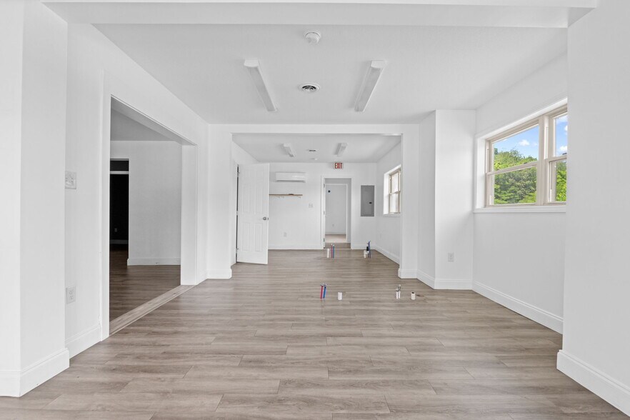 More Photos Of 901 S Main St, Rocky Top Office For Lease