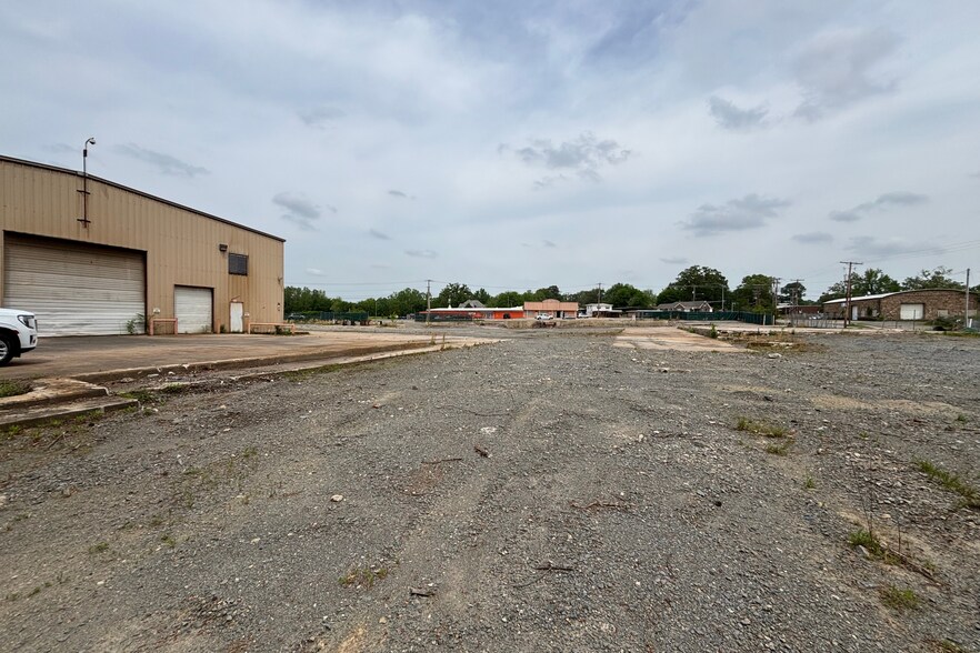 More Photos Of 7609 Colonel Glenn Rd, Little Rock Service For Sale