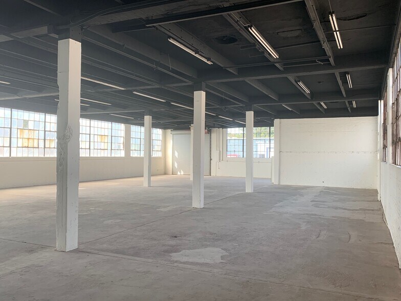 More Photos Of 860 W 44th St, Norfolk Warehouse For Lease