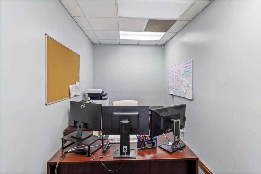 More Photos Of 268 S Suncoast Blvd, Crystal River Office For Sale