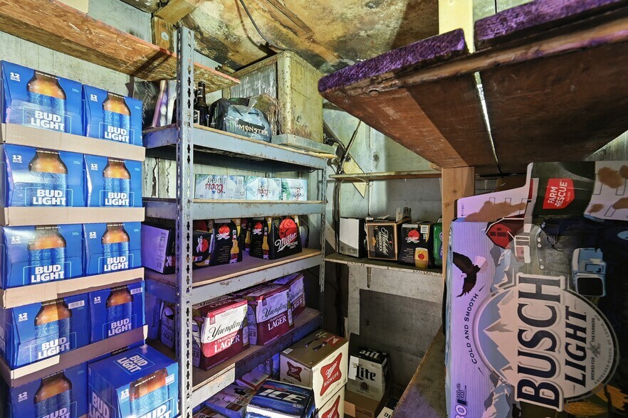 More Photos Of 451 Grace St, Mansfield Bar For Sale