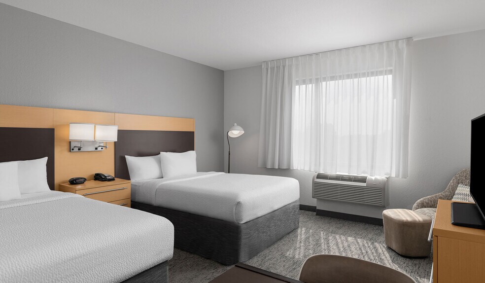More Photos Of 4100 N Kittredge St, Denver Hotel For Sale